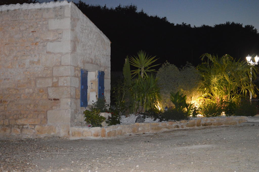 L'Oasis Bed and Breakfast Port-dʼEnvaux Buitenkant foto